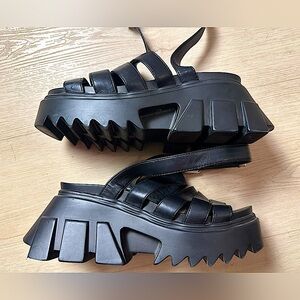 LAMODA Women’s Black Chunky Platform Double Strap Sandal - Size 9